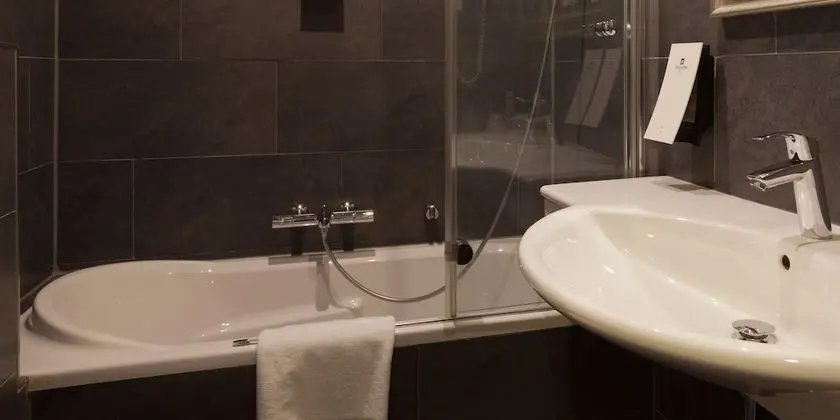 Medium Room
