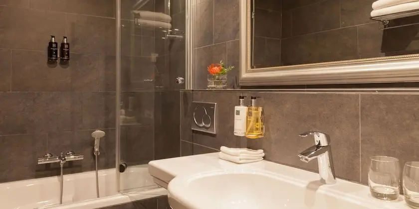 Medium Room