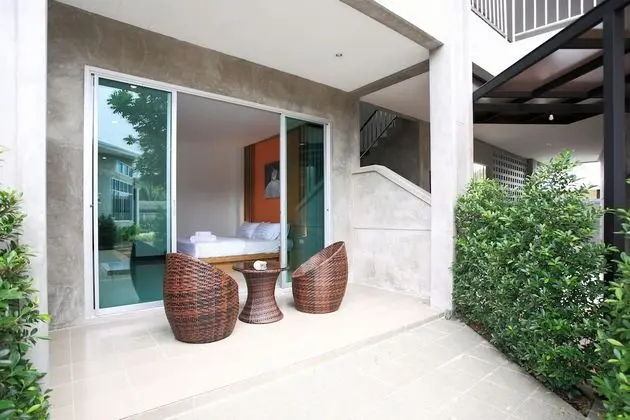 Pool Access Room