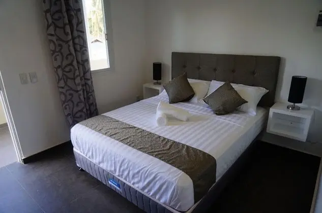 Queen Suite with Pool View
