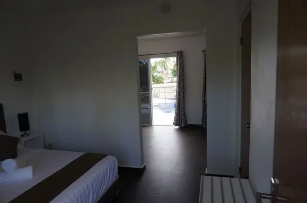 Queen Suite with Pool View