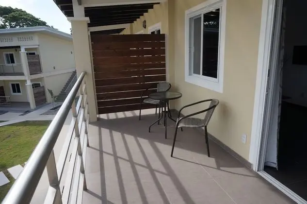 Queen Suite with Pool View