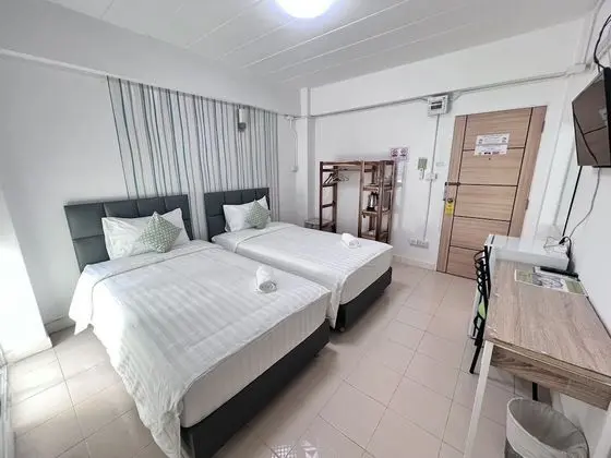 Twin Bedroom