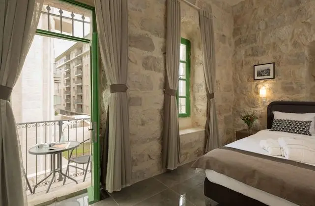 Tek Büyük Yataklı Oda, Balkon