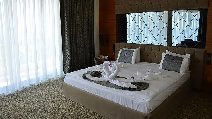 BAHCE MANZARALI STANDART OTEL ODASI