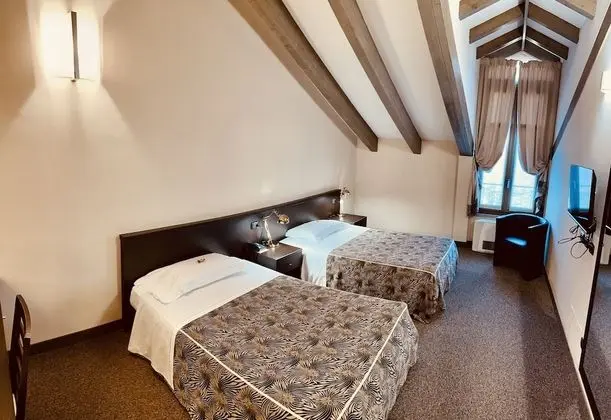 Deluxe Üç Kişilik Oda