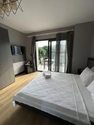Premium Tek Büyük Yataklı Oda