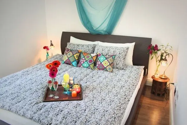 Comfort Tek Büyük Yataklı Oda, Balkon, Bahçe Manzaralı (King)