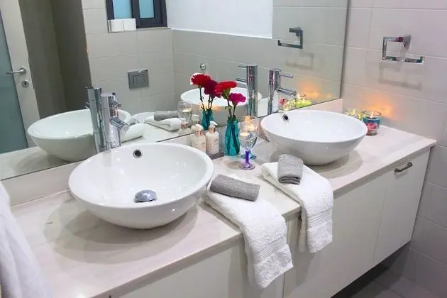 Comfort Tek Büyük Yataklı Oda, Balkon, Bahçe Manzaralı (King)