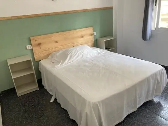 Traditional Tek Büyük Yataklı Oda