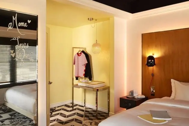 Oda, 1 En Büyük (King) Boy Yatak, Manzaralı (Medium Mama, Hollywood Hills View)