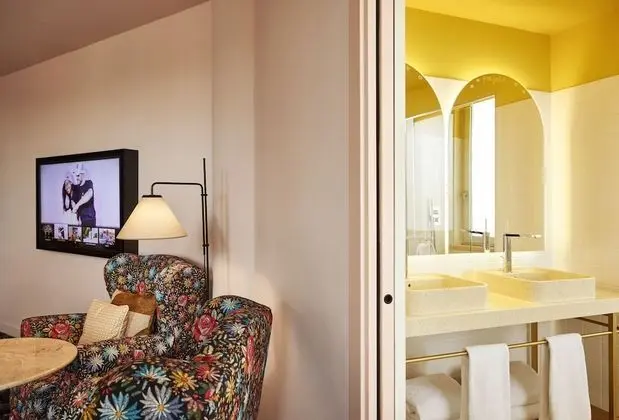 Tek Büyük Yataklı Oda, 1 Çift Kişilik Yatak (Large Mama)