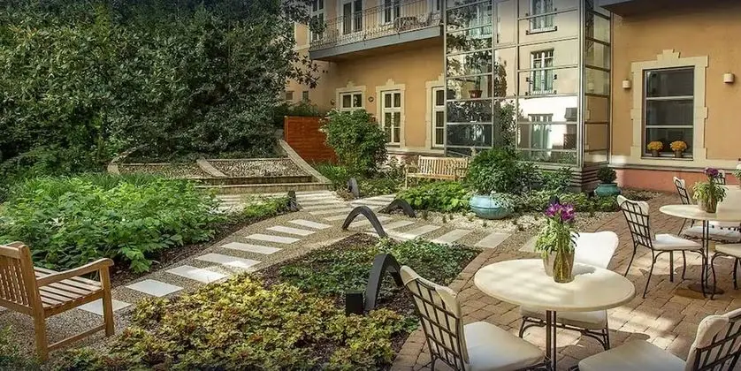 Deluxe Süit, 1 En Büyük (King) Boy Yatak ve Çekyat, Avlu Manzaralı