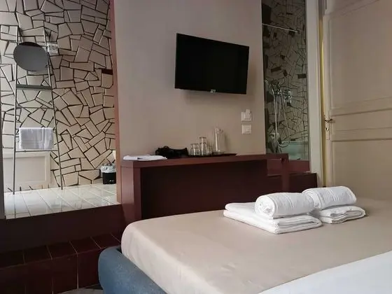 Büyük Yataklı Tek Kişilik Oda