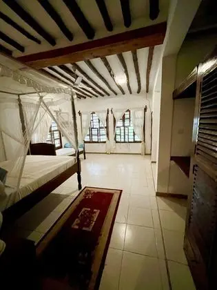 Traditional Üç Kişilik Oda