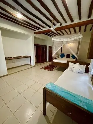 Traditional Üç Kişilik Oda
