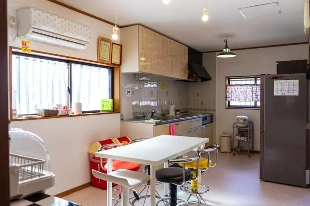 Üç Kişilik Oda, Sigara İçilmez (Hiyoko)