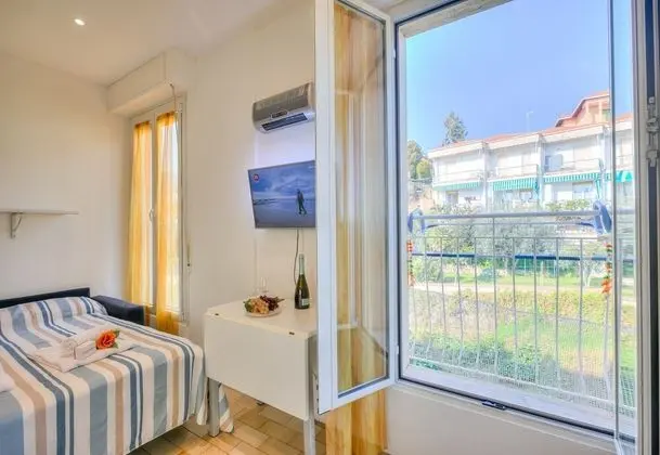 Standard Stüdyo (Mameli 42 450mt From The Sea)