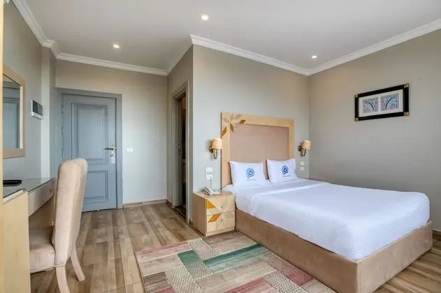 Standard Double Room With Panoramic Pyramids Window View