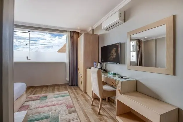 Standard Double Room With Panoramic Pyramids Window View