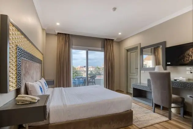 Superior Double Room With Panoramic Pyramids View & Balcony