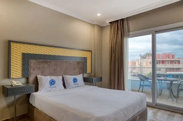 Superior Double Room With Panoramic Pyramids View & Balcony