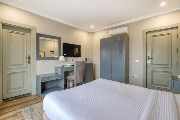 Superior Double Room With Panoramic Pyramids View & Balcony
