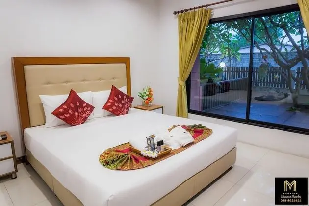 Deluxe King Bed