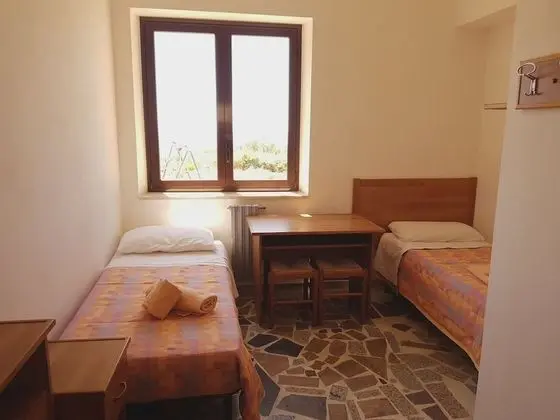 Büyük Yataklı Tek Kişilik Oda