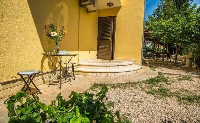 Apart Daire (Mana - 250 m from sea - A1(6+2))