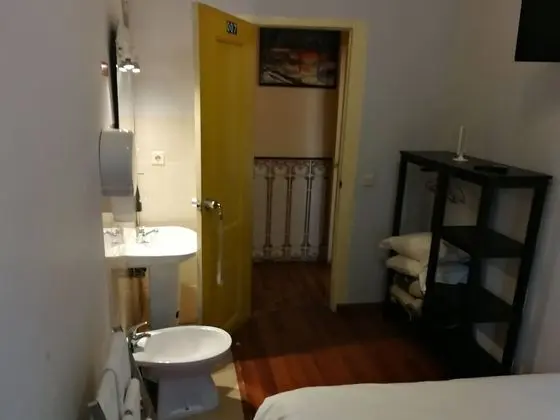 Tek Büyük Yataklı Oda, Ortak Banyo