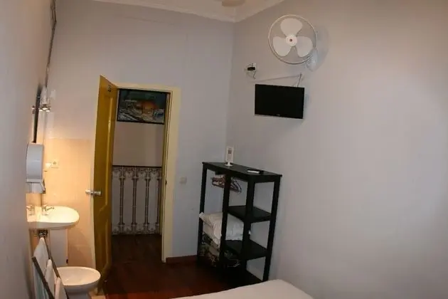 Tek Büyük Yataklı Oda, Ortak Banyo