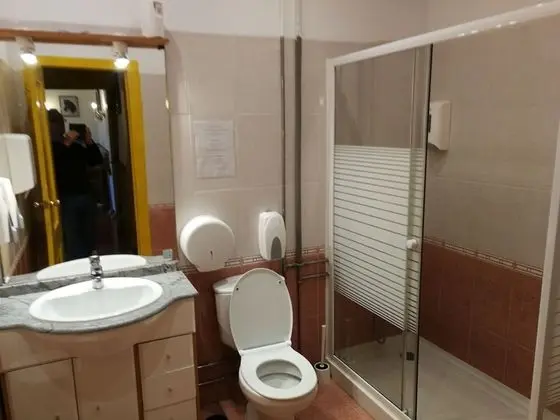 Tek Büyük Yataklı Oda, Ortak Banyo