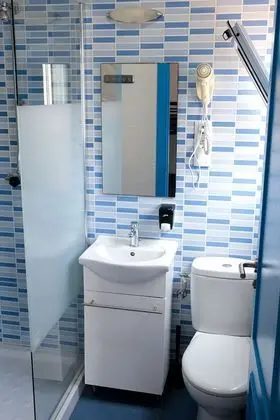 1 Cama en habitación compartida mixta, 4 camas, baño privado