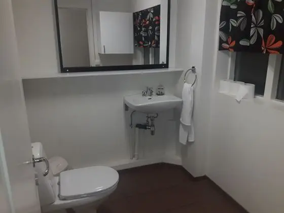 Basic Tek Büyük veya İki Ayrı Yataklı Oda, Ortak Banyo