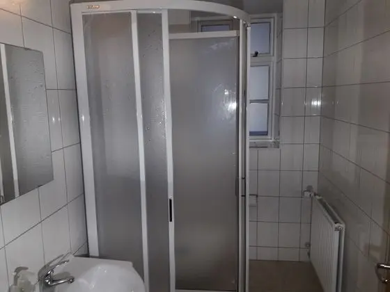 Basic Tek Büyük veya İki Ayrı Yataklı Oda, Ortak Banyo
