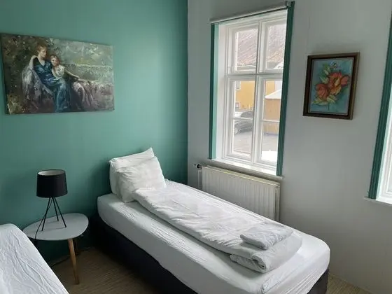 Basic Tek Büyük veya İki Ayrı Yataklı Oda, Ortak Banyo