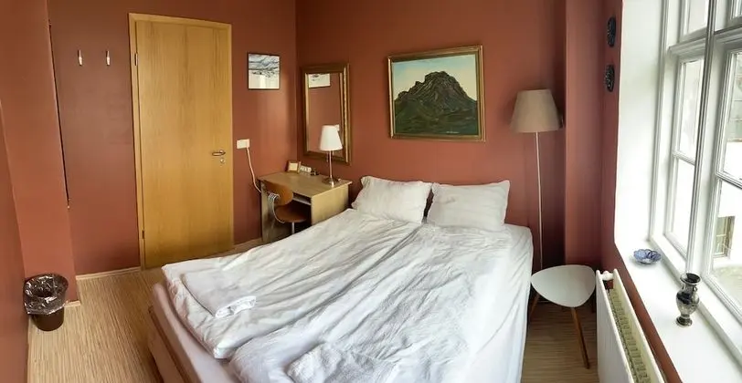 Basic Tek Büyük veya İki Ayrı Yataklı Oda, Ortak Banyo