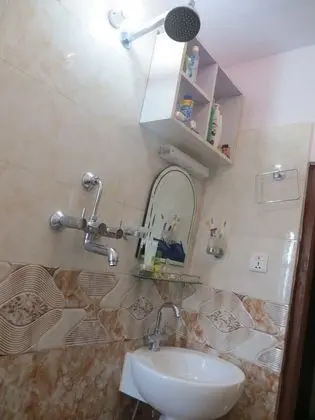 Ortak Ranzalı Oda, Sadece erkekler için, Ortak Banyo