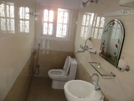 Ortak Ranzalı Oda, Sadece kadınlar için, Ortak Banyo