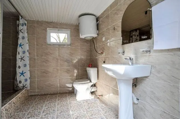Üç Kişilik Oda, Ortak Banyo