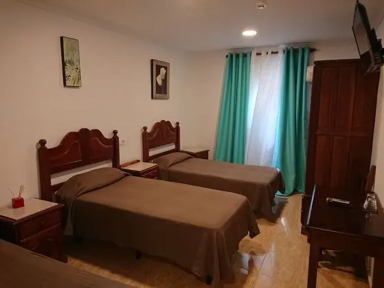 Üç Kişilik Oda