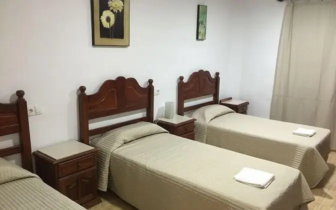 Üç Kişilik Oda