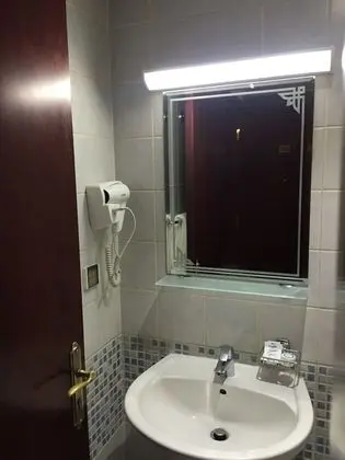 Üç Kişilik Oda