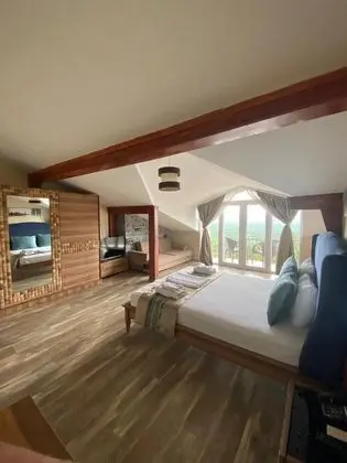Suite,Göl Manzaralı