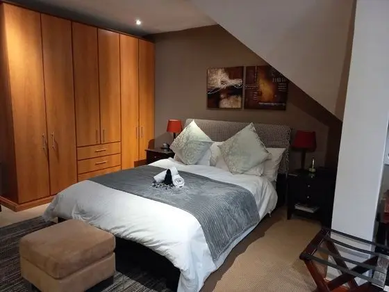 Luxury Tek Büyük Yataklı Oda (Upstairs 3)