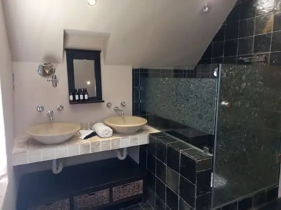 Luxury Tek Büyük Yataklı Oda (Upstairs 3)