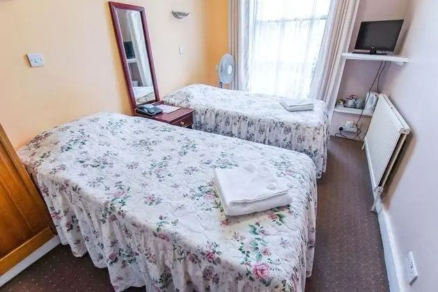 İki Ayrı Yataklı Oda (1st floor front)