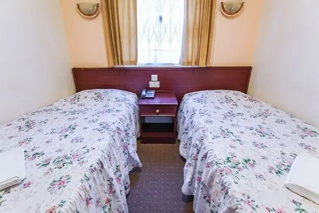 İki Ayrı Yataklı Oda (1st floor front)