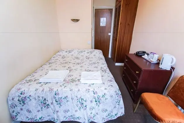 Tek Büyük Yataklı Oda (1st floor front)